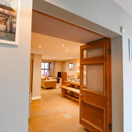 Mill Race House بيت للعطل ألستون